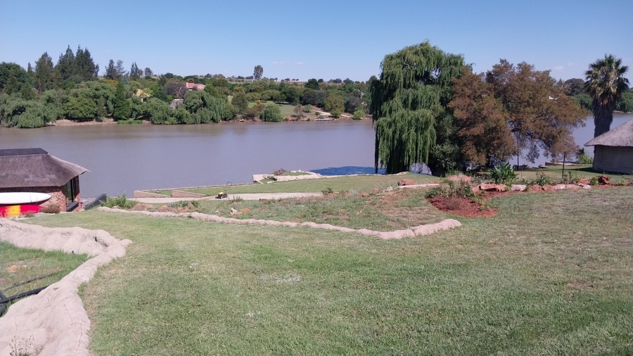 6 Bedroom Property for Sale in Deneysville Free State